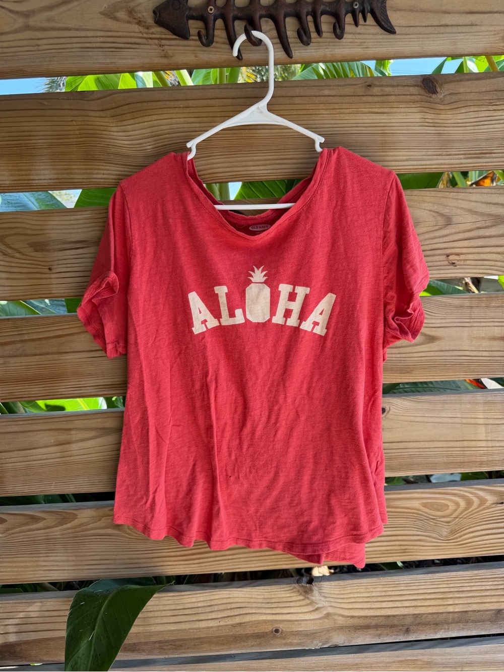 Old Navy Red Aloha Pineapple Graphic Tee - Women